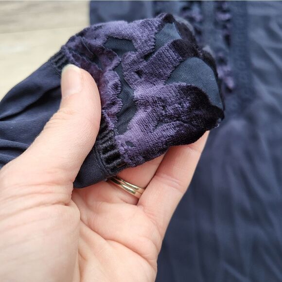 Chico’s blouse size 1 with velvet details on it dk blue - Picture 8 of 10